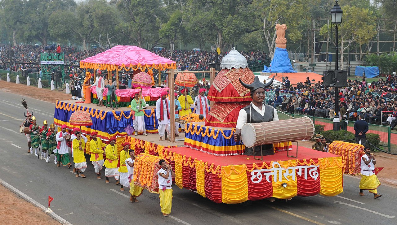 रायगढ़ में 77वें गणतंत्र दिवस की धूम: लोकतंत्र, सुरक्षा और विकास का उत्सव